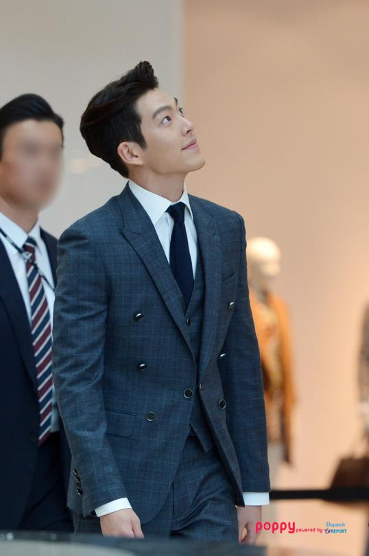 WOOBINAHHH's tweet photo. 09/18 Sieg Fahrenheit Fansign event  #김우빈 #kimwoobin  ⓒ Poppy Ent http://t.co/h8Z72ccK9z