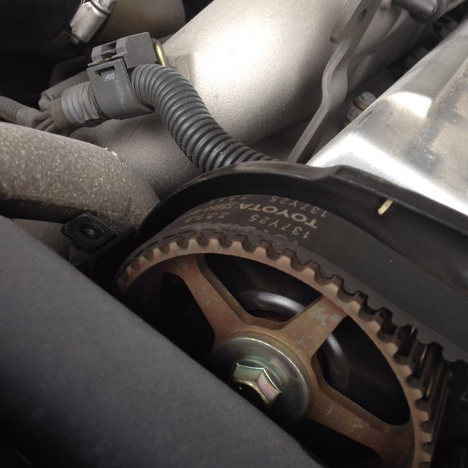 車のウォーターポンプの異音は故障の症状 交換時期と費用はどれくらい
