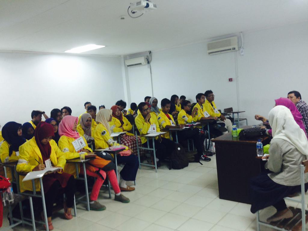 sejarahUI2015's tweet photo. Suasana acara diskusi bersama Dosen Sejarah UI. http://t.co/qtgVipOwrp