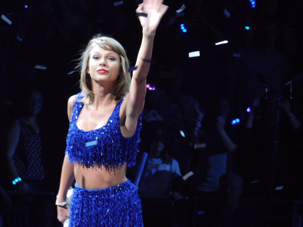TSwiftNZ's tweet photo. Some incredible shots from both nights of #1989TourColumbus http://t.co/Y6IOPMKf5j