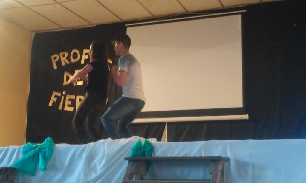 INTERTRIBUCSJ's tweet photo. Baile tribu naranja http://t.co/K5cYU6wNSt