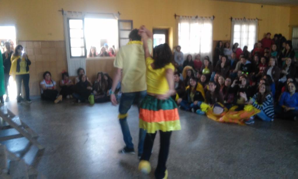 INTERTRIBUCSJ's tweet photo. Baile tribu amarilla http://t.co/QwsMqg6Kpb