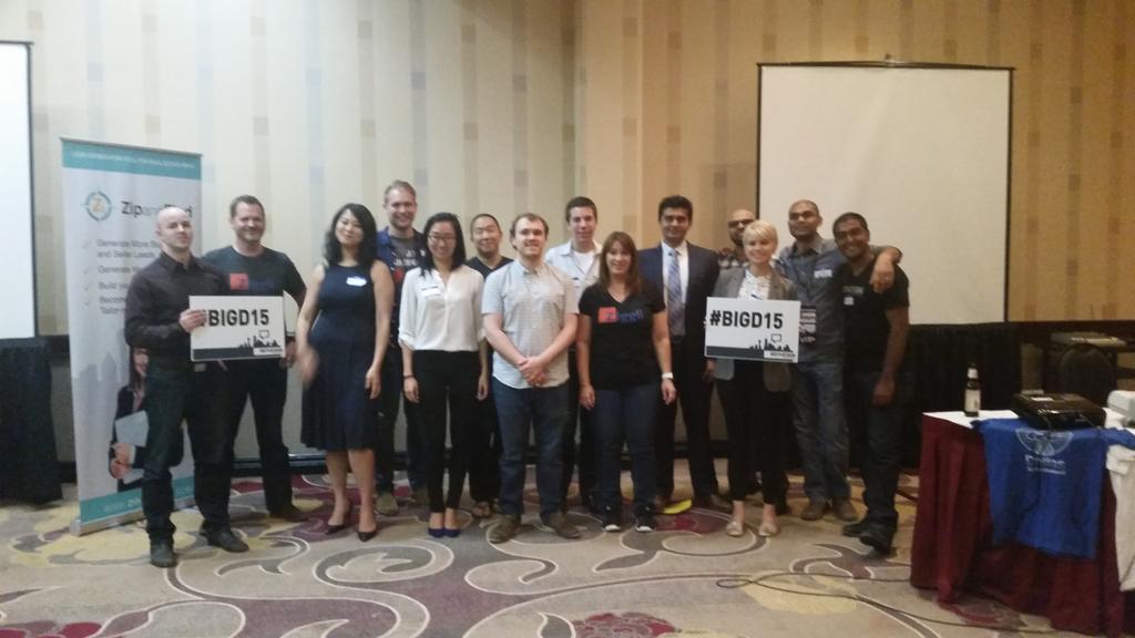 linaisamoon's tweet photo. And the whole shebang. @ChicagoGupta @BigDesign #uxroast #bigd15 http://t.co/iuvsTkDLhF