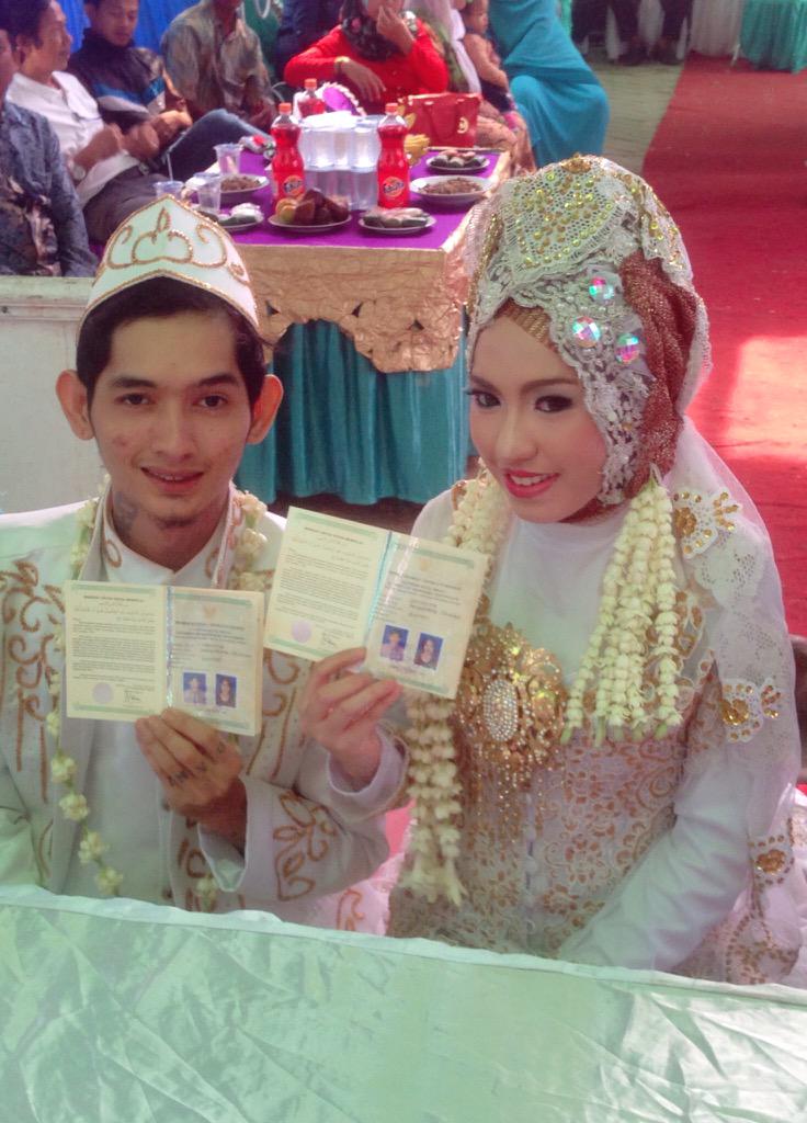 Selamat menempuh hidup baru untuk vokalis kita <a href="/kangbree/">Kurnia Ramdani</a> &amp; <a href="/SonnyaClaudea/">sonnya</a> SAMAWA bree! Cheers...