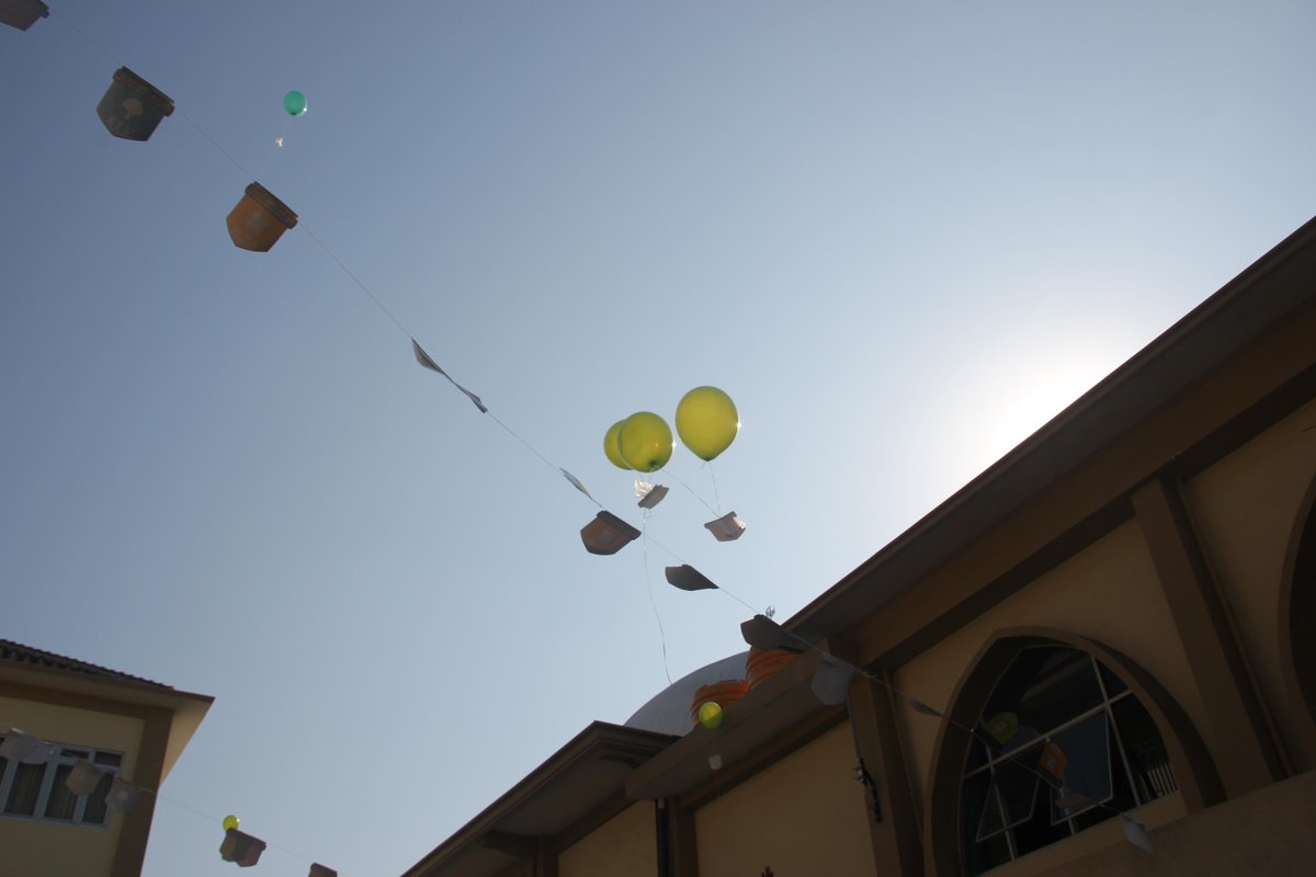 sabilillahfresh's tweet photo. Aksi ini ditujukan agar tanaman yang jatuh dari balon bisa tumbuh di banyak tempat!
#GreenSchoolFest @GreenSchoolFest http://t.co/Rkl8fMIWHy