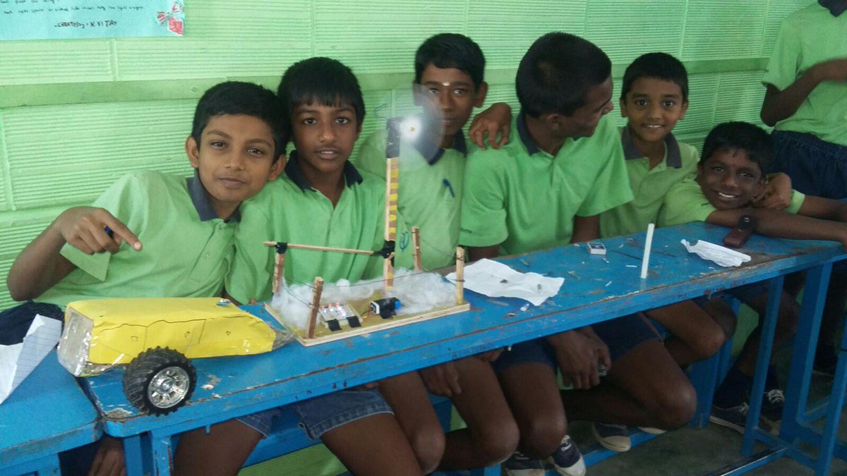 getskillingly's tweet image. RT parikrma: Students of class 6 &amp;amp; 7 from Jayanagar have come up with some really cool science models!
#changemake…