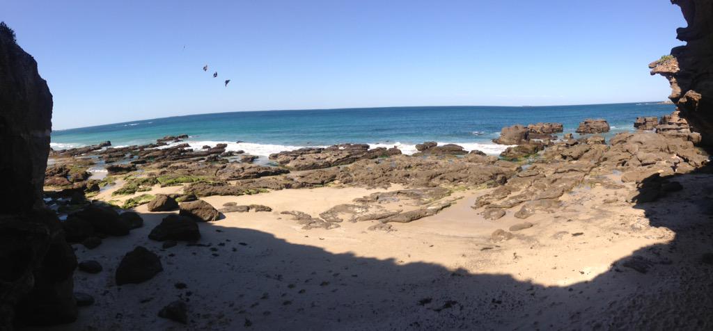 Bethanii97's tweet photo. Love the beach #beach #cavesbeach #beautiful http://t.co/YCEwRKO077