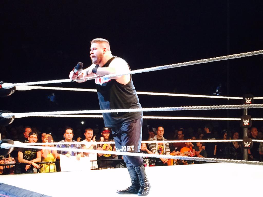 Markywwe's tweet photo. #WWEMontreal @FightOwensFight homecoming!!!!@RealAati http://t.co/CyehVZTDt5