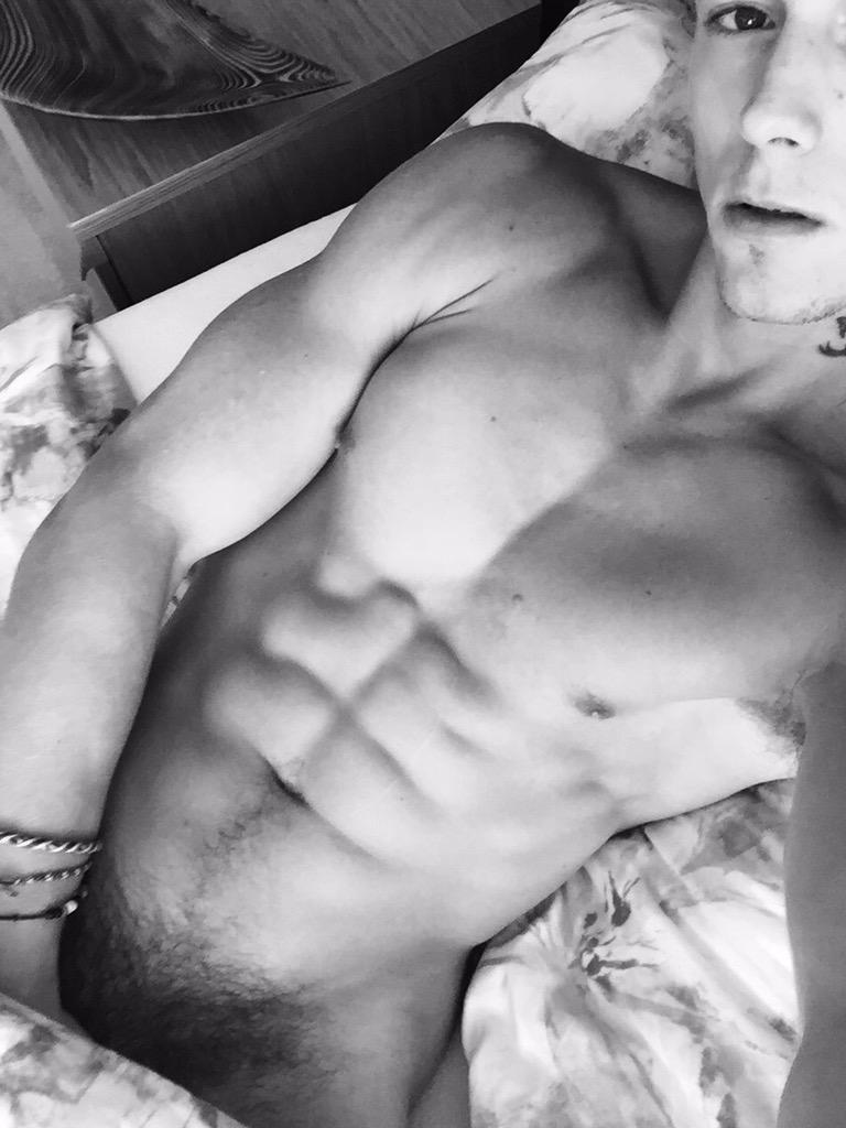 KevinWarholReal's tweet photo. Helloo everyone :P in the morning :) im horny :D :P :* http://t.co/3ohHTt7vkG