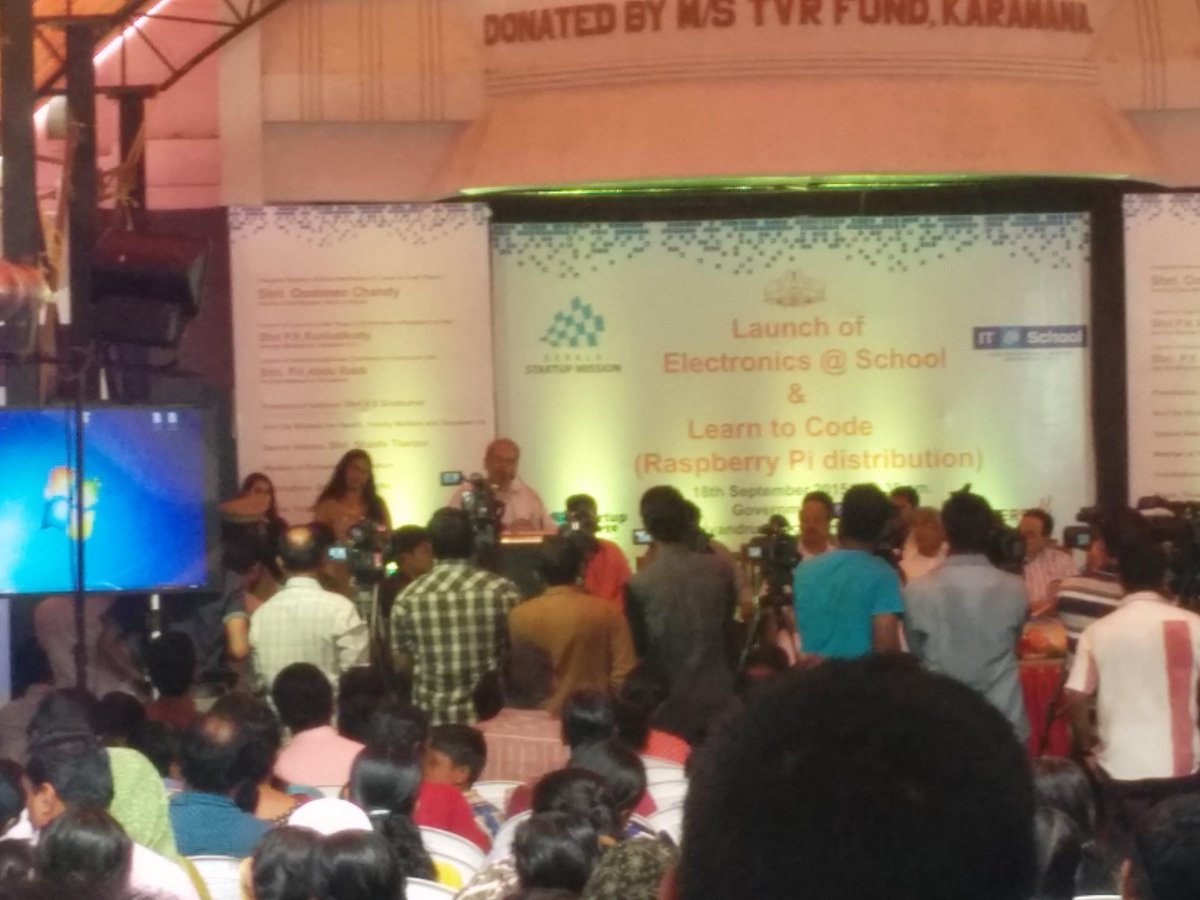 ArvindSanjeev's tweet photo. Kerala Govt gave off 10,000 Raspberry Pi kits to school students #MakerCulture! Happy to have played part #DIYhacking http://t.co/A9Mm4omF4E