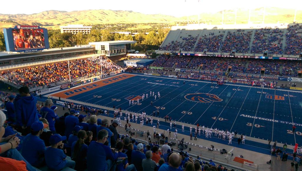 CCox1982's tweet photo. First BSU game! #smurfturf #boisefun http://t.co/V96d441i9X