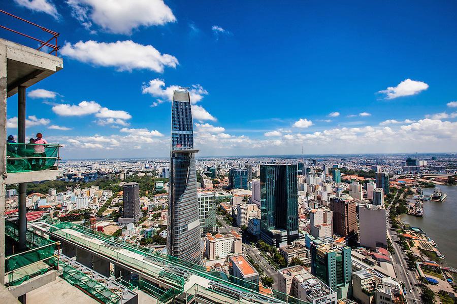 PhatLocProperty's tweet photo. Times Square Tower http://t.co/xZ8uibTYHI http://t.co/v7ADUlvj5a