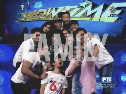 juskovice's tweet photo. this is my family this is our family

#ShowtimeMagpastillas http://t.co/BDDOPpUQyX