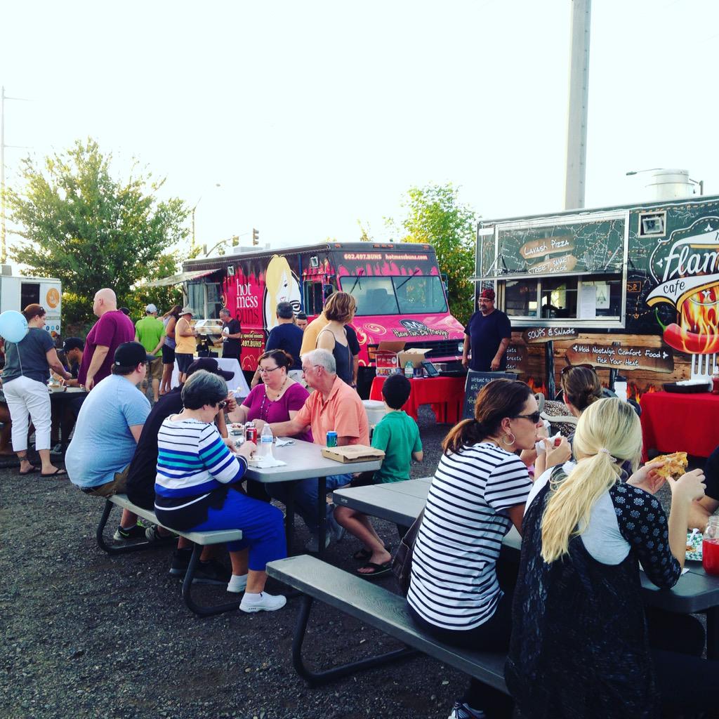 Hot Mess Buns tweet media