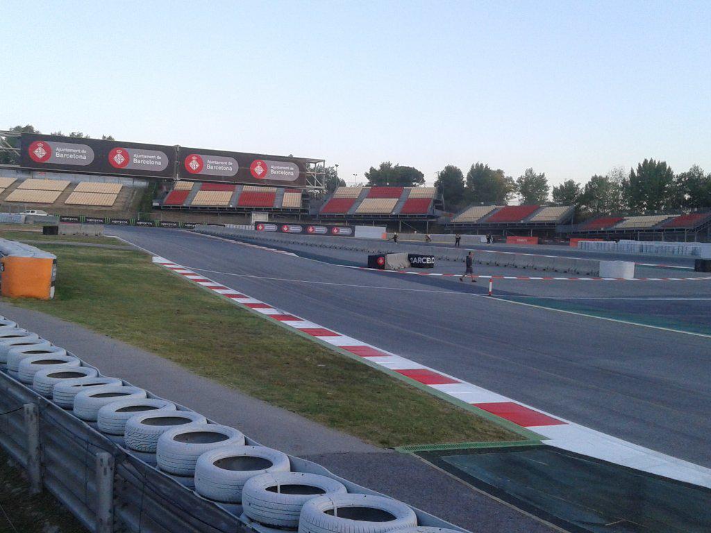 oriolcat1986's tweet photo. Comença l'espectacle al @Circuitcat_cat @OficialsCdBC  #BarcelonaRX #gas #decantu http://t.co/HzD3xUhz4g