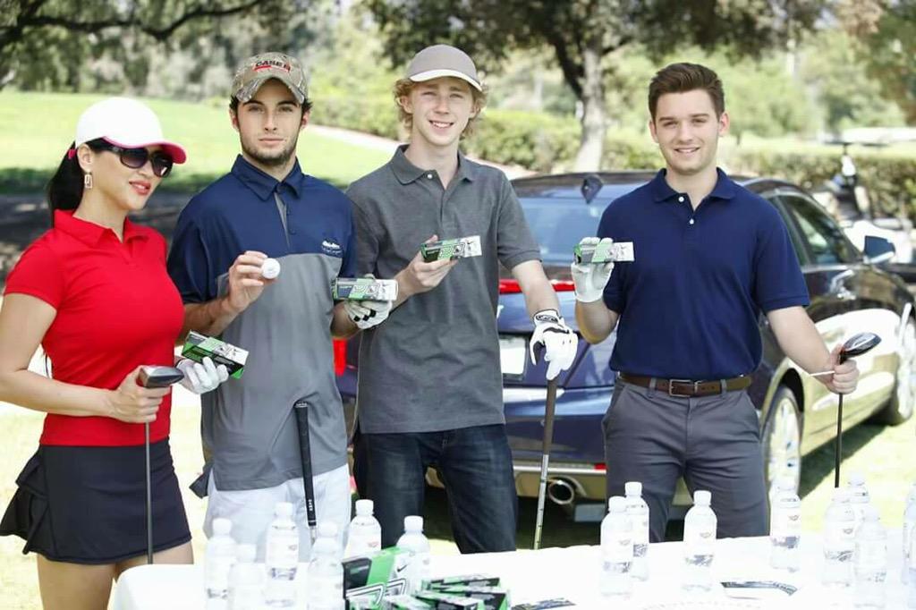 joeyluthman's tweet photo. Had a great time golfing with @RedWalkTalentPR #PuttingForPups #NoToDogMeat @LittleNammon @benstillwell http://t.co/ecup88nA9b