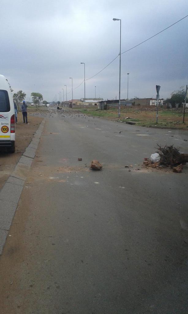 king_stundee's tweet photo. I swear the taxi association in the hood can make you wanna relocate to the burbs. ... http://t.co/yzrfEHzuAH