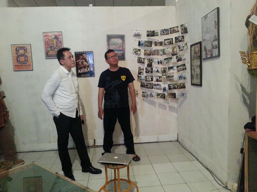 Booth kita baru aja dikunjungi Pak Menteri Triawan Munaf nih. Maturnuwun ya Pak... *tosss!