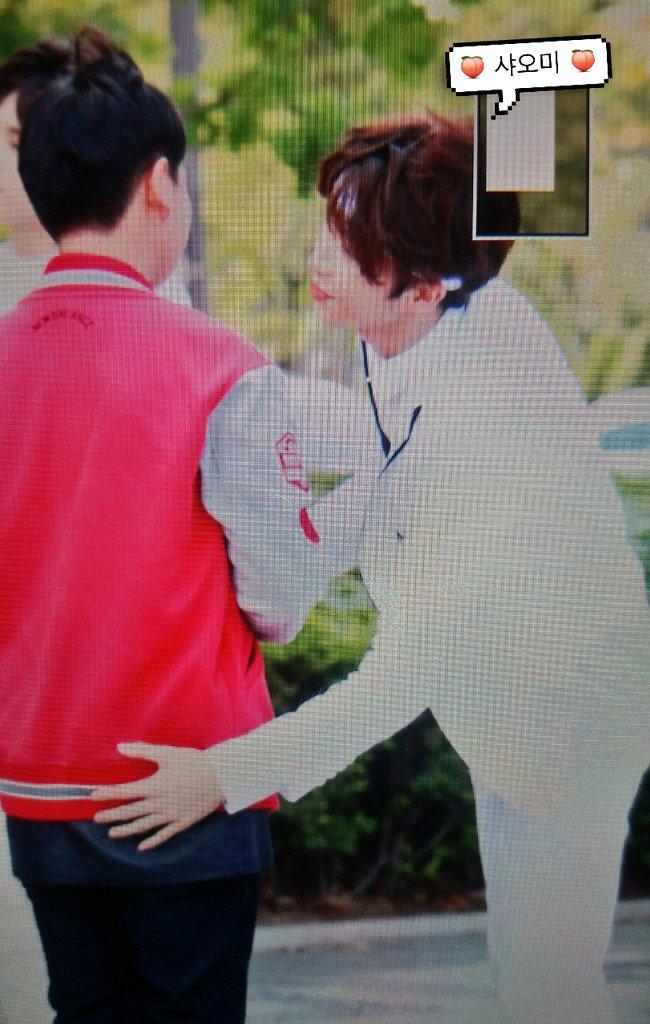 바빠서 보지 못한 데뷔한 형을 오랜만에 보고 우는 동생들.jpg | 인스티즈