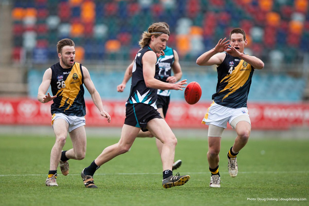 AFLCanberra's tweet photo. ¾ Time in the First Grade Grand Final with @QbeyanTigers leading 11.4 - 70 and @BelconnenFC 7.6 - 48 http://t.co/uUG5ZabBZk