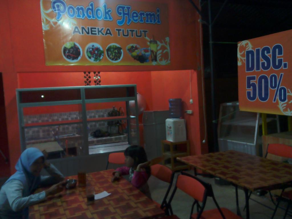 PujaseraDramaga's tweet photo. Pondok Hermi - Aneka Tutut besuk minggu 20 september opening awal diskon 50% s/d 30 september http://t.co/oet0JLkB9C