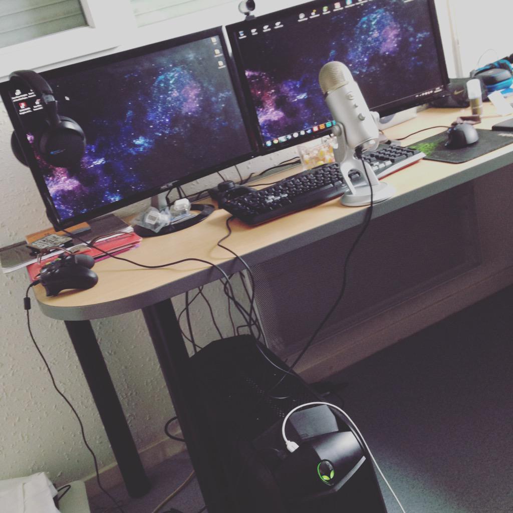 poupunou's tweet image. Setup mis en place :D ❤️