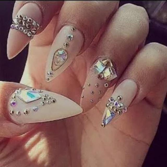 IrmadelOlmo's tweet photo. Si de uñas se trata, aquí esta tendencia extrema #beaddict #tipdebelleza #nails #nailsart http://t.co/Eke9UUI4Bk