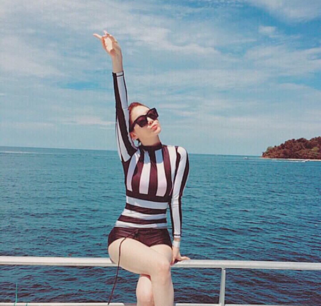 maomao_army's tweet photo. [NEWS] Davichi's Kang Minkyung is wearing Blanc&amp;Eclare sunglasses https://t.co/5LKQFmfg6O http://t.co/USTEkOHSJa