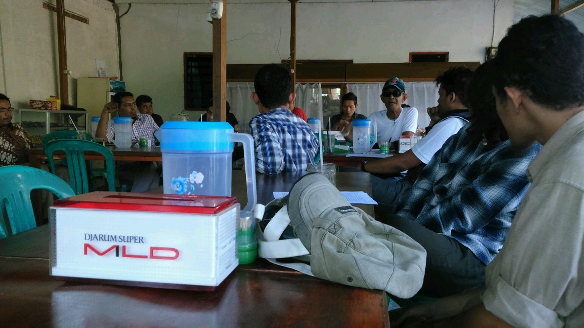 damhuri muhammad (@damhurimuhammad) on Twitter photo diskusi CTI bersama Om Bagus Takwin, bung <a href="/MugiGayo/">Ferry Latuhihin</a> dkk petang ini, asyik. <a href="/InEconomistClub/">INAEconomistClub</a> diskusi CTI bersama Om Bagus Takwin, bung <a href="/MugiGayo/">Ferry Latuhihin</a> dkk petang ini, asyik. <a href="/InEconomistClub/">INAEconomistClub</a>