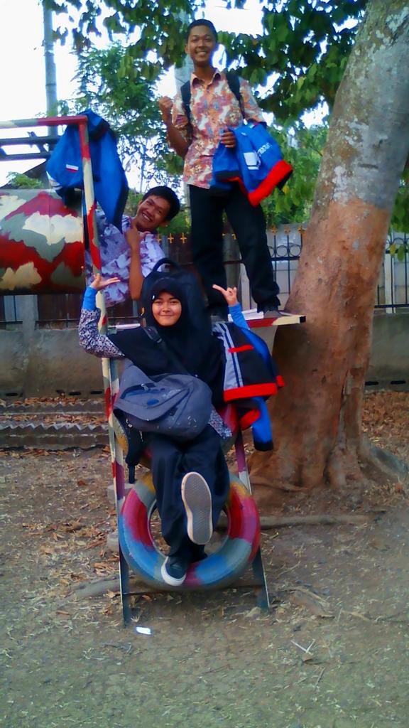 Mailani14's tweet photo. @YayasanSemut #API narsis dulu deh walaupun muka berantakan :D http://t.co/LcNT3Nd7BO