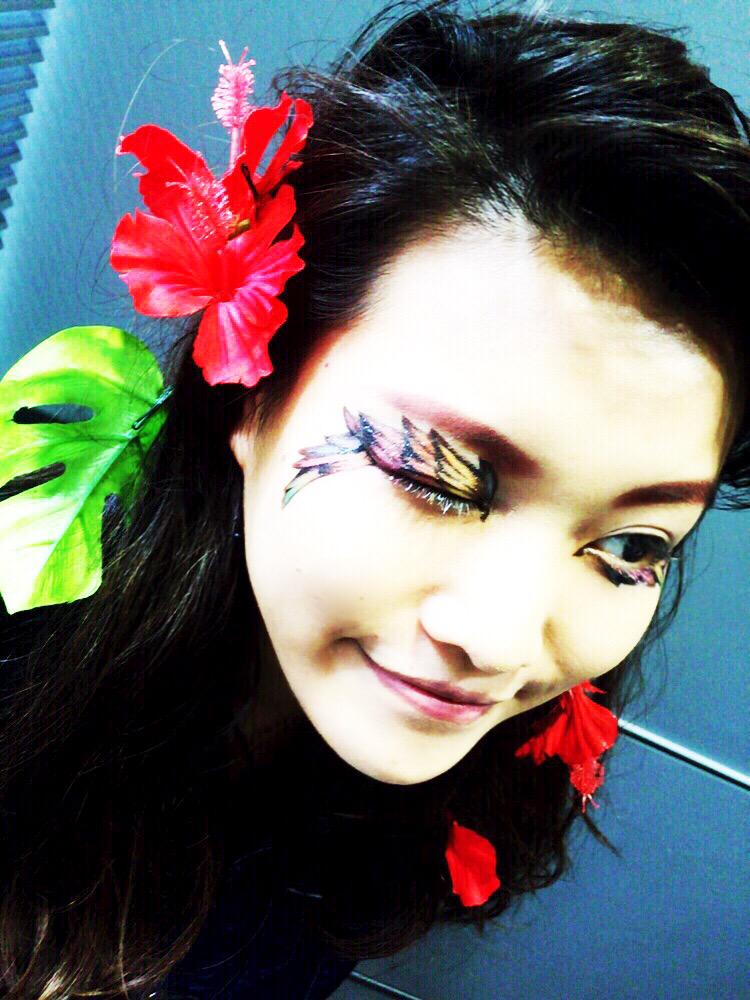 watakouwatakou's tweet photo. #SUMMERmake
撮影わず🎶鸚鵡の羽をイメージしてみた٩( ᐛ )و٩( ᐛ )و http://t.co/AKcD0VDcOh