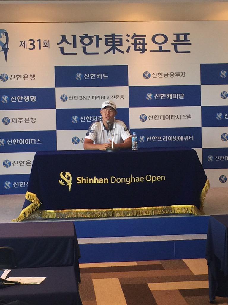 TeamISM's tweet photo. .@ByeongHunAn (66) and @nohsy0529 (71) share the lead at -8 going into the final day of the Shinhan Donghae Open. http://t.co/HP9P1nPOZw