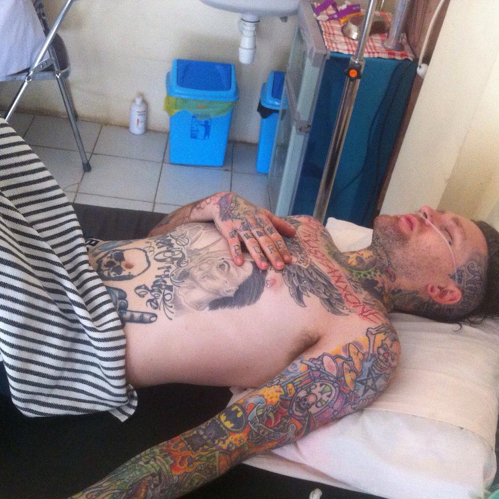 RimaumanMusic's tweet image. Lonny Finn drummer Coffin Wolf hrs dirawat inap di rumah sakit di Palembang krn semacam gejala malaria &amp;amp; shock iklim