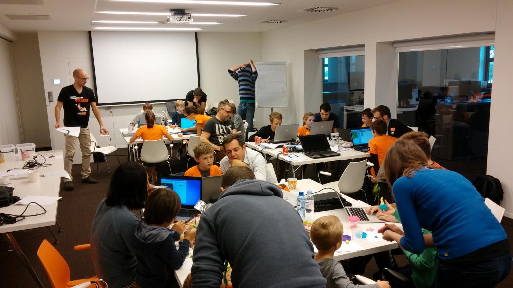 OrbieB's tweet image. Nieuw werkjaar #AECodeCamp is gelanceerd !  Scratch, Makey Makey, Edison, en nog veel meer ... voor elk wat wils !