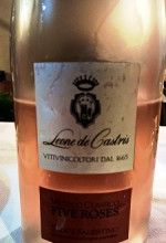 Carpevinumblog's tweet photo. Rose e bollicine.Five Roses Metodo Classico RosΓ© Brut #DeCastris
http://t.co/KN3b1kqebJ via @doctorwine1 #carpevinum http://t.co/NyVIQdp1eR