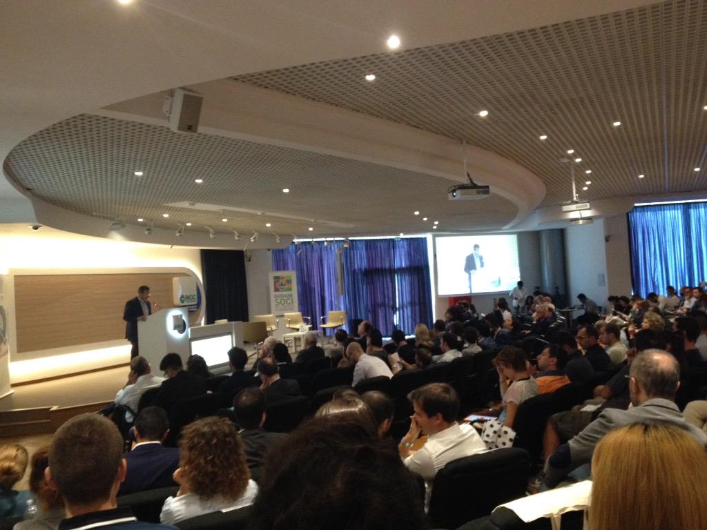 BCC_young's tweet photo. #GiovaniSociBcc @GiovaniSociBcc #BCCyoung @BCC_Carugate #qualitàinnovazione #Azzi http://t.co/fbt0lrQuzJ