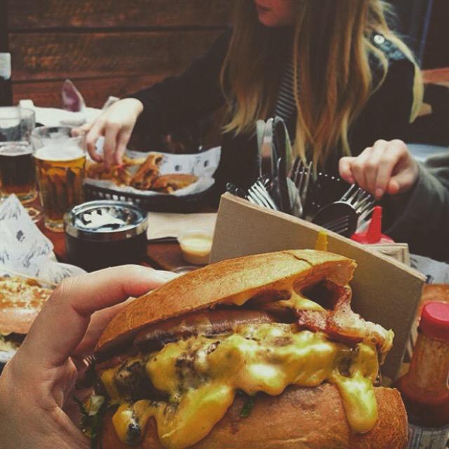 Landr3a's tweet photo. Celebrating National Cheeseburger Day at 4am w/ the bbys 😩💦 http://t.co/ZtJZJtmyHc
