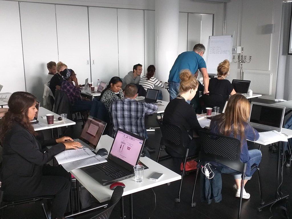 ClojureBridgeOS's tweet image. [making vectors like there is no tomorrow] #clojurebridge #malmö