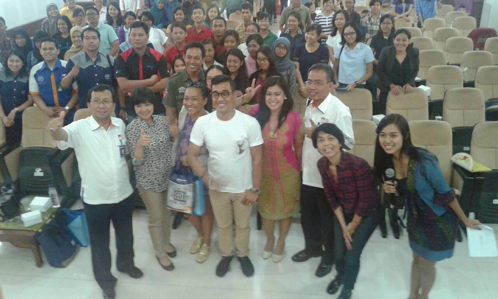 Sesi foto brsama dengan narasumber Teras Usaha Mahasiswa #TerasMahasiswa <a href="/kompasmuda/">Kompas Muda</a> <a href="/jakartavintage/">Luthfi Hasan</a> <a href="/niluhdjelantik/">NILUH DJELANTIK</a>