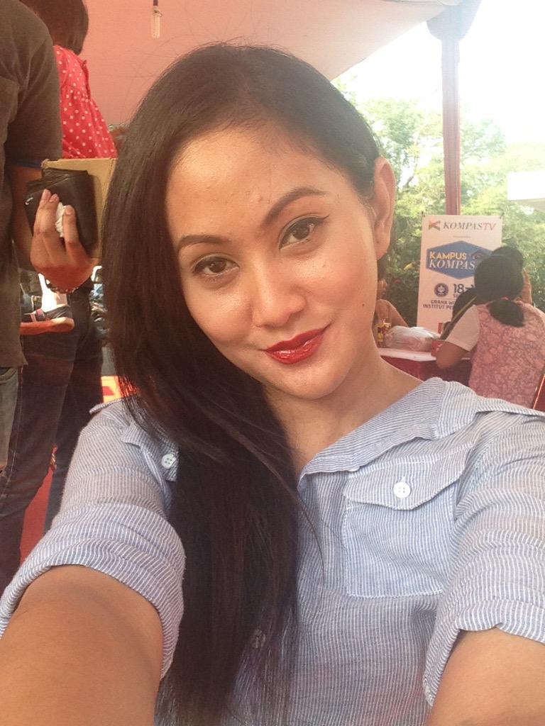 AnnieChic's tweet photo. #BebasDilemaRambut asliii.... Abis keramas langsung lurus!!! Keren.... http://t.co/aBY2BwwBE5
