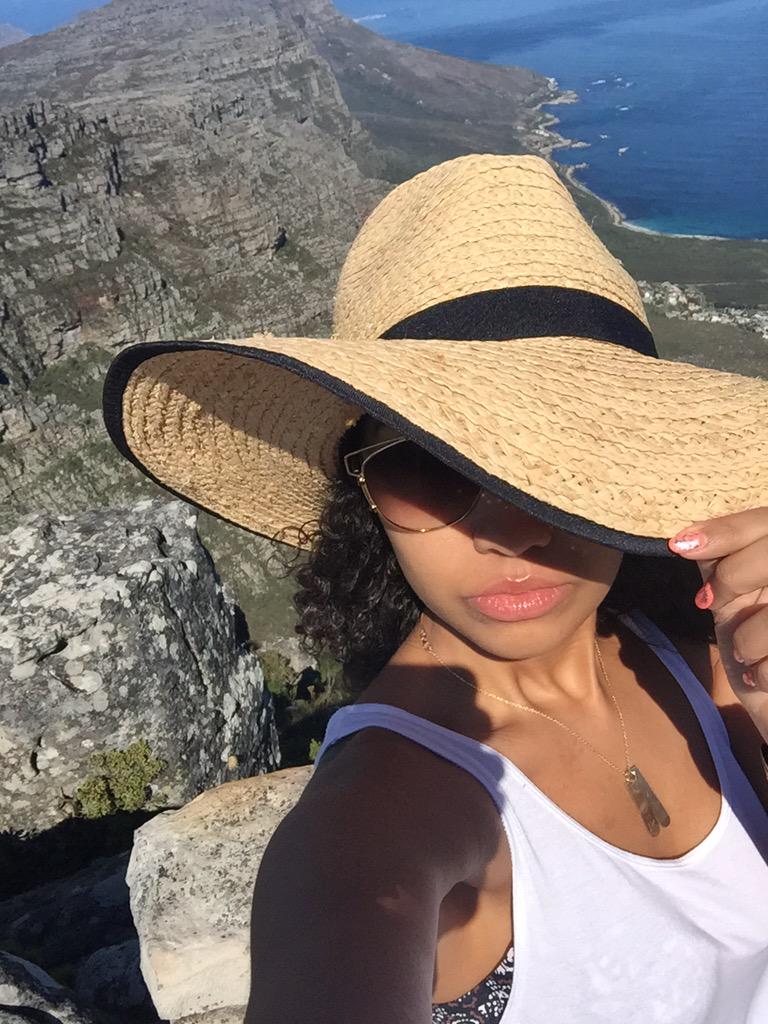 How many retweets can I get for me at the top of table mountain!!! uk.mtvema.com/vote?category=… 😁😁😁  #SouthAfrica Leigh x