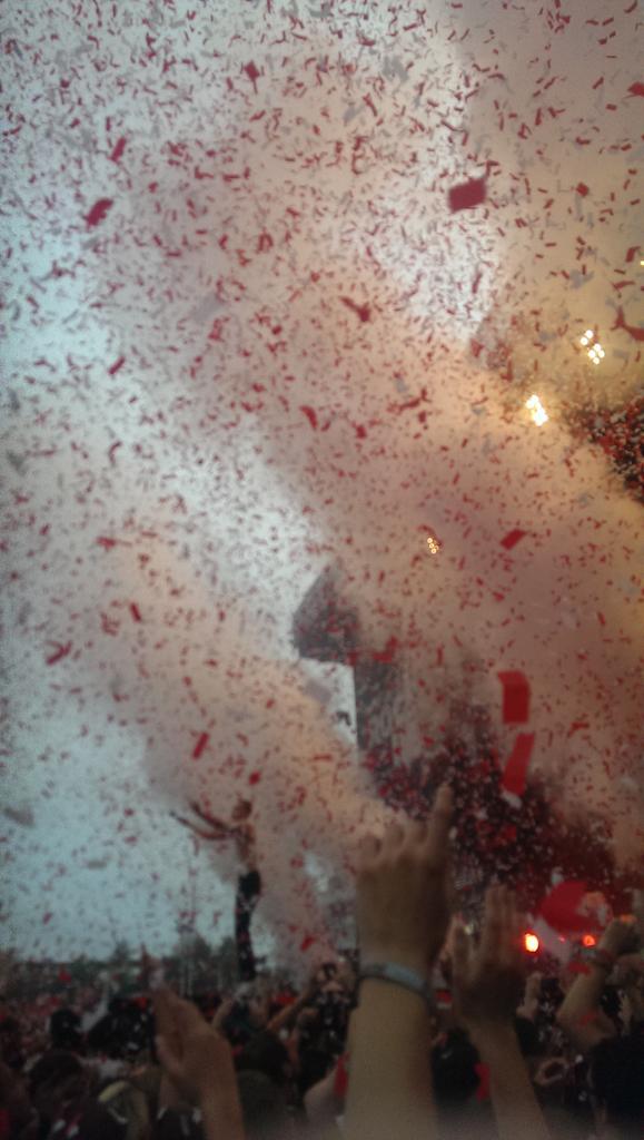 NadUniverse's tweet photo. Kraftklub bei rock'n'heim http://t.co/lKdhb6Lvj9