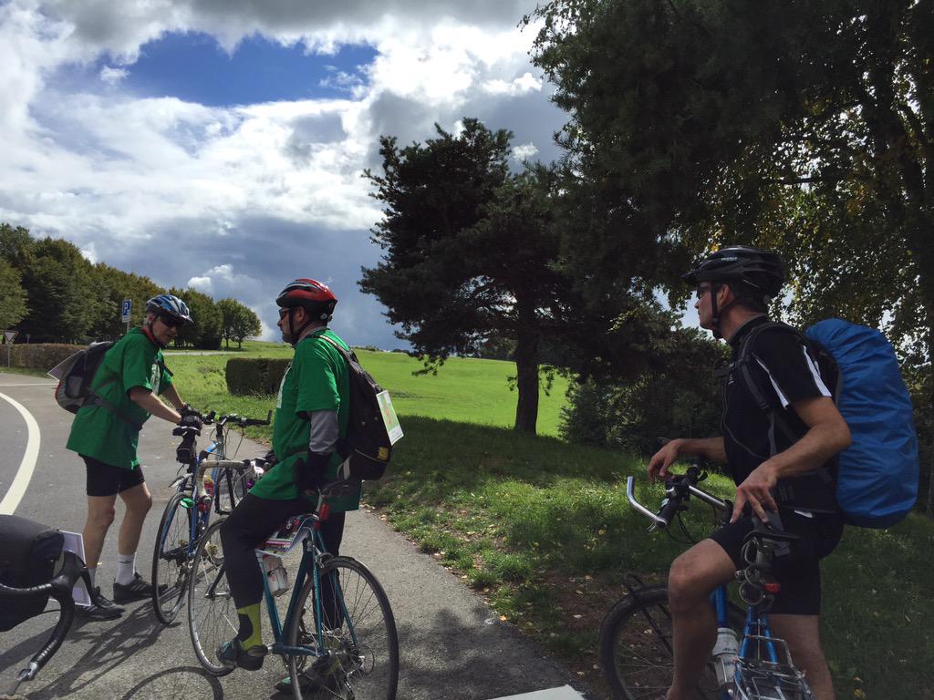 sevequoz's tweet photo. Petite pause vers Essertine #RelaisVert comme sur des roulettes! Vive l'effort! #EF2015 @VertsVD http://t.co/A8r70FfQXU