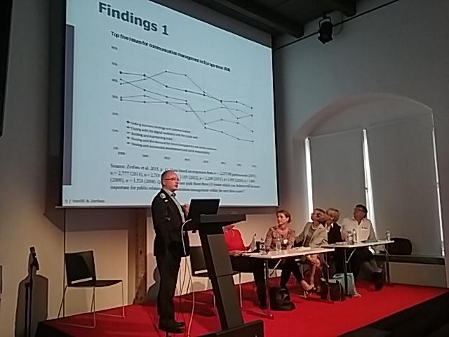 CSR_Comm's tweet photo. Challenging the importance of #CSR for corp management professionals @DejanVercic #priorities #CSRCom2015 http://t.co/hGSKqwzjKp