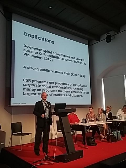 CSR_Comm's tweet photo. Challenging the importance of #CSR for corp management professionals @DejanVercic #priorities #CSRCom2015 http://t.co/hGSKqwzjKp