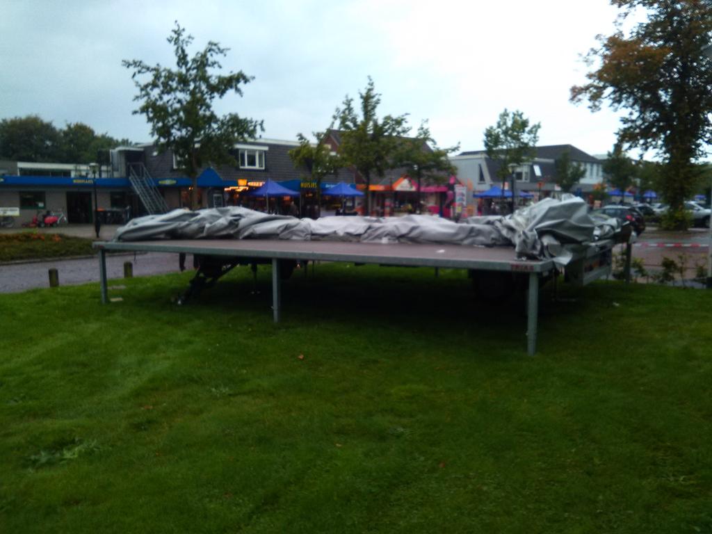 Stille Evenementen heeft voor un mooi podium gezorgd voor ut feest van vandaag. Top