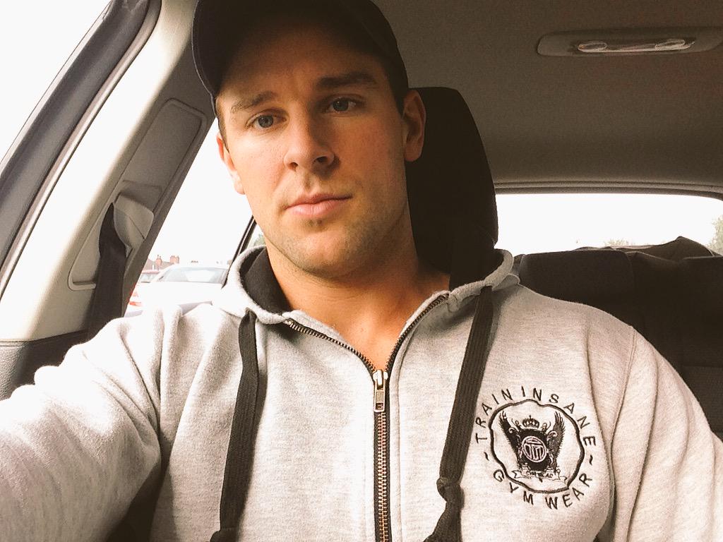 M_Lee_fitness's tweet photo. Sat sesh-working on chest volume, key focus on mind muscle connection, hiit &amp; oblique work, Fuelled by @BespokeSupps http://t.co/KDrYNtn2tt