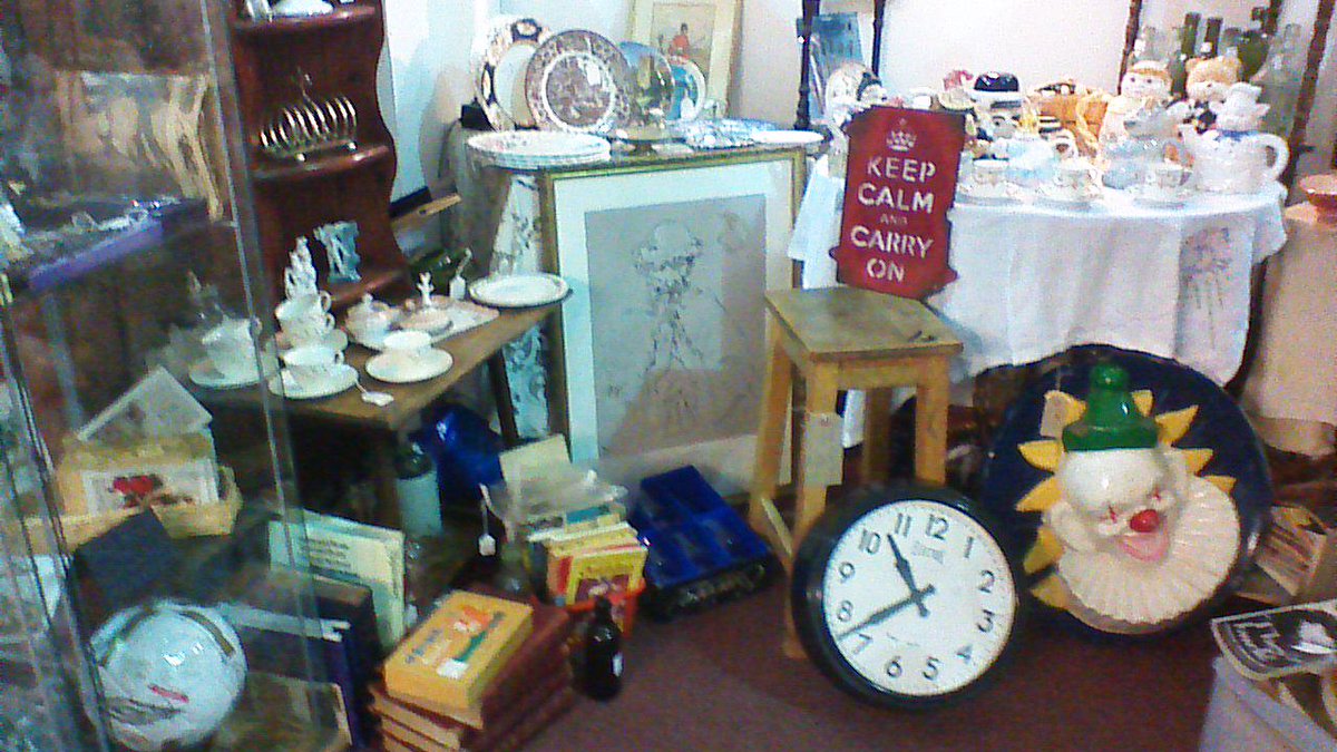 Antiquesemp's tweet photo. Beautiful Autumnal day-call into Blakemere Emporium to see new stock.Open 10-5 daily. #antiques #vintageinteriors http://t.co/AJypXp94xl