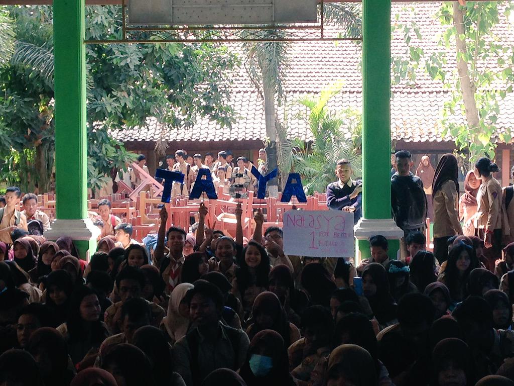 officialSmuray's tweet photo. pendukungnya rame ya hehe😍😍 http://t.co/CLqg3ZKSUL