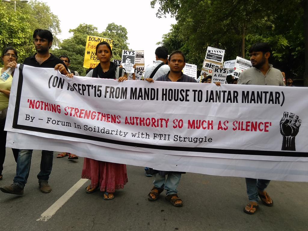 krantikari_yuva's tweet photo. #100Days #FTIIWisdomTree #nofear #strikeison #SupportFTII #nocolor #FTIIMahabharat #WisdomTree
@FTIIWisdomTree #FTII http://t.co/2c3Qt5lgw3